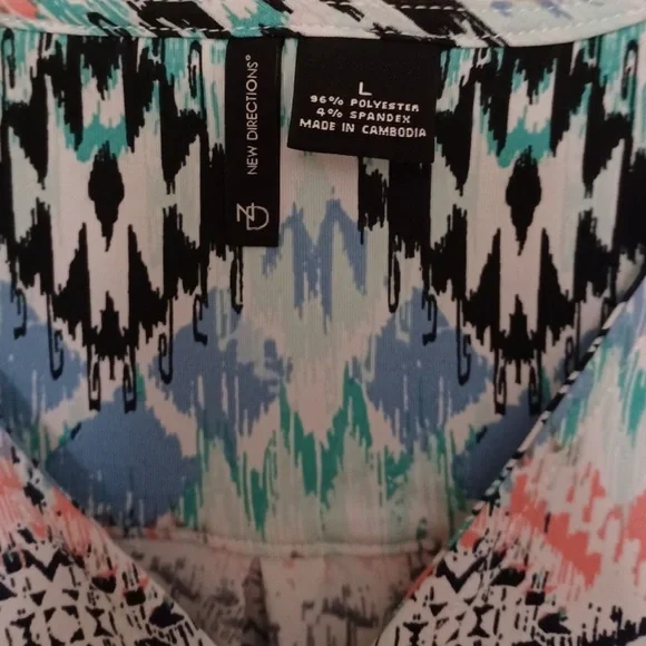 🪩4/$20!! New Directions 3/4 Button Sleeve Multicolored Top Size Large 🪩4/$20!! - Picture 3 of 3